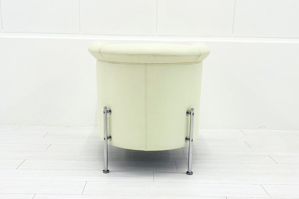 ラウンジチェア シングルソファ 1人用ソファ 中古 多目的チェア 中古オフィス家具 レザー ベージュ系色の画像