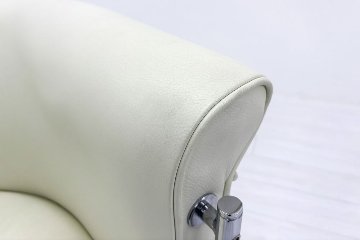ラウンジチェア シングルソファ 1人用ソファ 中古 多目的チェア 中古オフィス家具 レザー ベージュ系色の画像