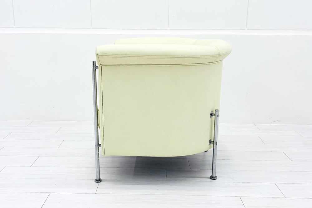 ラウンジチェア シングルソファ 1人用ソファ 中古 多目的チェア 中古オフィス家具 レザー ベージュ系色 700/700/720の画像