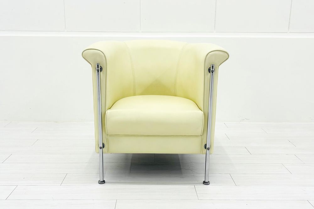 ラウンジチェア シングルソファ 1人用ソファ 中古 多目的チェア 中古オフィス家具 レザー ベージュ系色 700/700/720の画像
