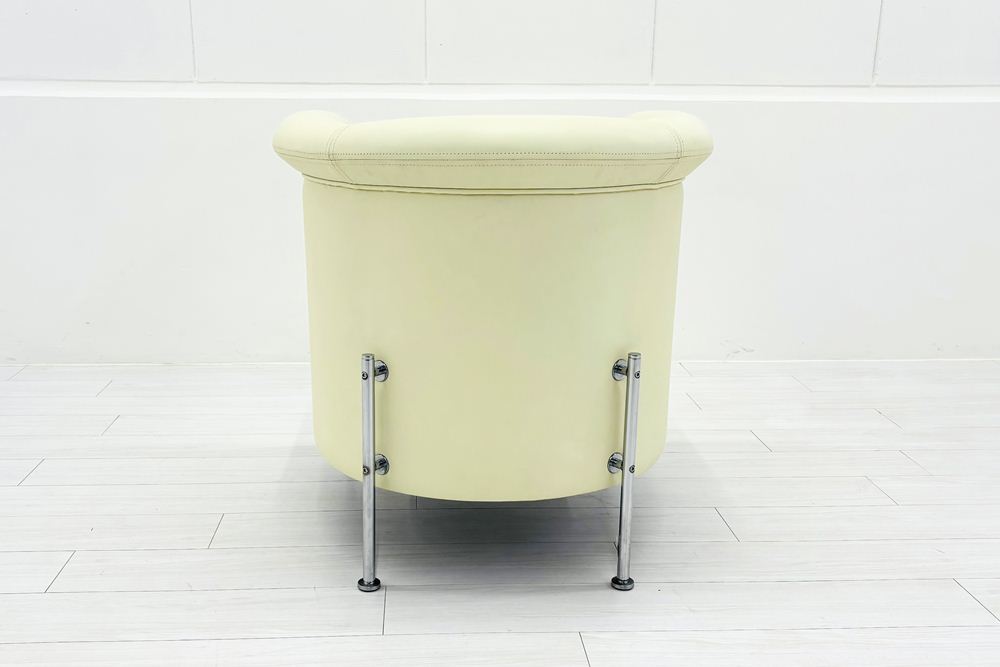ラウンジチェア シングルソファ 1人用ソファ 中古 多目的チェア 中古オフィス家具 レザー ベージュ系色 700/700/720の画像