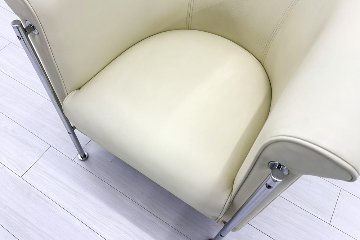ラウンジチェア シングルソファ 1人用ソファ 中古 多目的チェア 中古オフィス家具 レザー ベージュ系色 700/700/720の画像