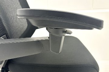 イトーキ ノートチェア 2021年製 中古 ハイバック ブラック 可動肘 アジャスタブル肘 ITOKI nort 中古オフィス家具の画像