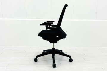 イトーキ ノートチェア 2021年製 中古 ハイバック ブラック 可動肘 アジャスタブル肘 ITOKI nort 中古オフィス家具の画像