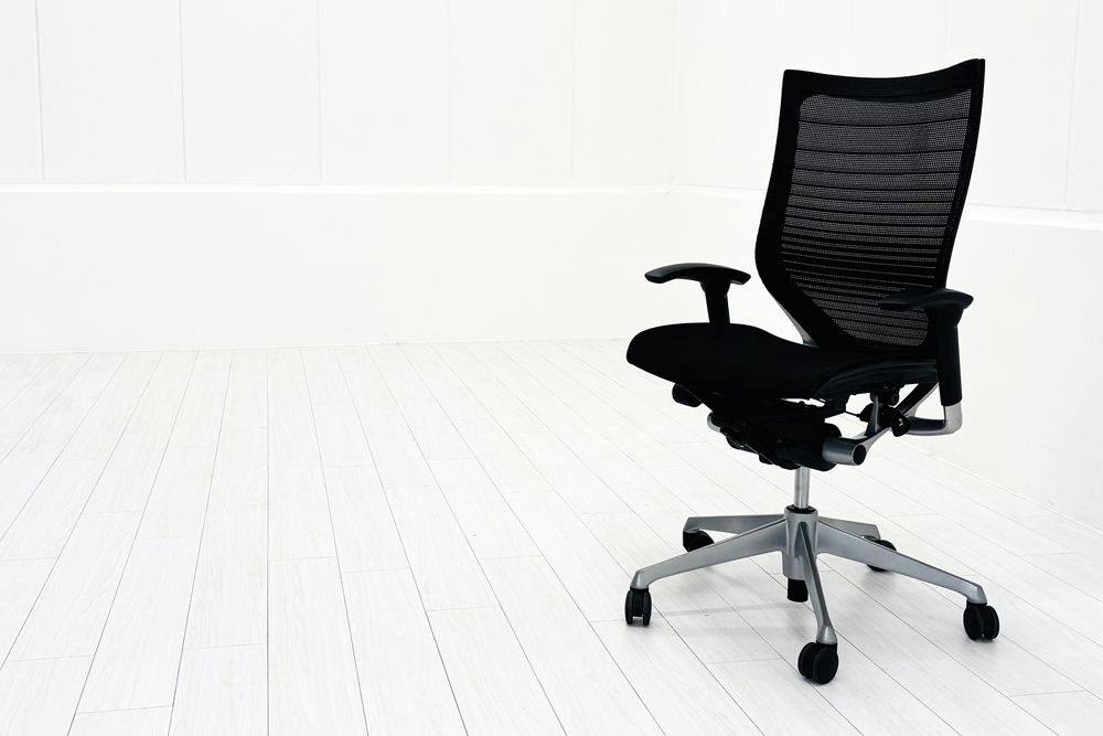 オカムラ バロンチェア 中古 OKAMURA Baron 中古オフィス家具 可動肘 ハイバック グラデーションメッシュ ブラックの画像