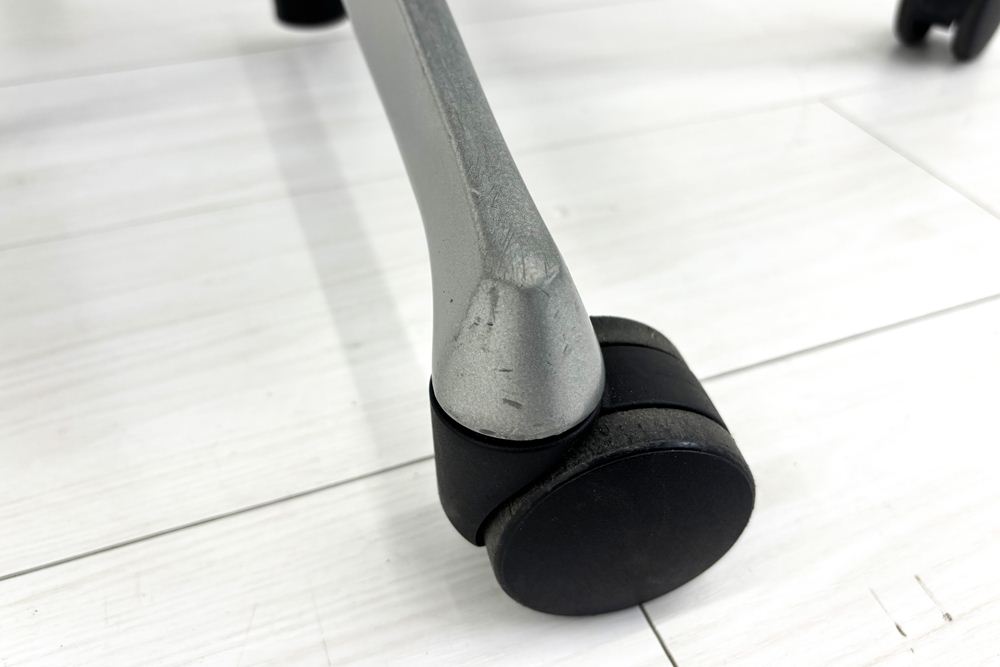 オカムラ バロンチェア 中古 OKAMURA Baron 中古オフィス家具 可動肘 ハイバック グラデーションメッシュ ブラックの画像