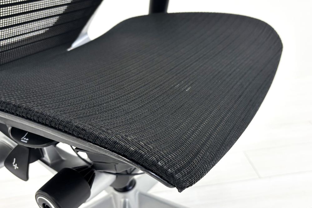 オカムラ バロンチェア 中古 OKAMURA Baron 中古オフィス家具 可動肘 ハイバック グラデーションメッシュ ブラックの画像