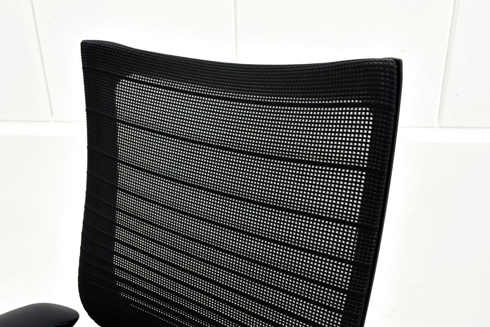 オカムラ バロンチェア 中古 OKAMURA Baron 中古オフィス家具 可動肘 ハイバック グラデーションメッシュ ブラックの画像