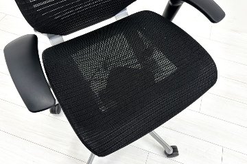 オカムラ バロンチェア 中古 OKAMURA Baron 中古オフィス家具 可動肘 ハイバック グラデーションメッシュ ブラックの画像