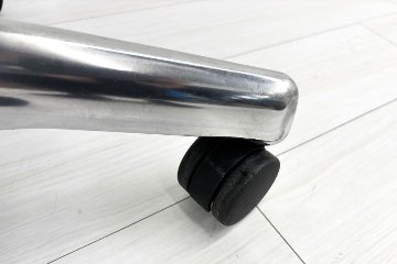 【シリンダー交換済】アーロンチェア 中古 Bサイズ フル装備 タキシードメッシュ ハーマンミラー アルミ脚 レザーアーム Herman Miller Aeron Chair 肘ダイヤルの画像