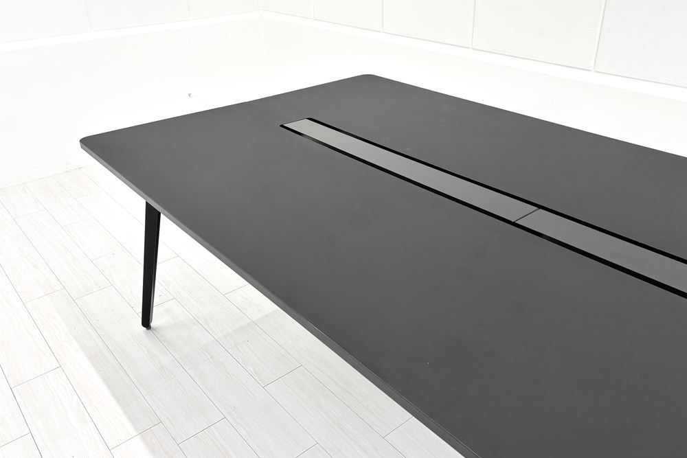 内田洋行 レムナ LEMNA 小型会議テーブル 中古 ブラック ミーティングテーブル 中古 幅2400 中古オフィス家具 2400/1200/720の画像