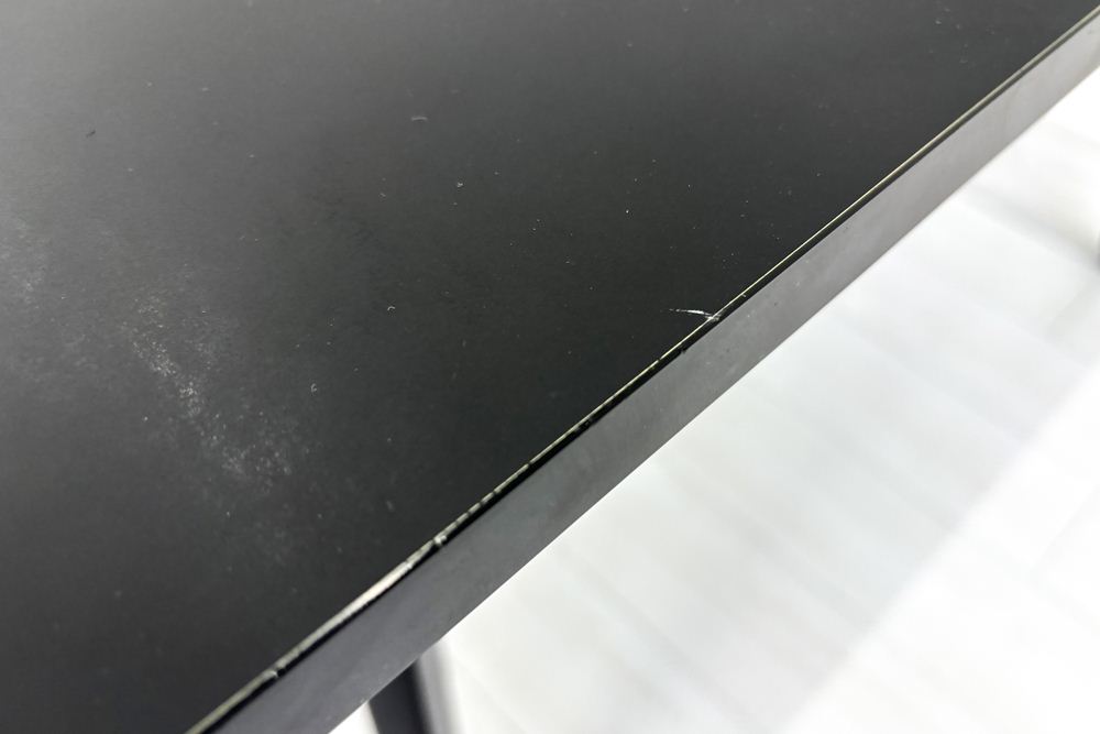 内田洋行 レムナ LEMNA 小型会議テーブル 中古 ブラック ミーティングテーブル 中古 幅2400 中古オフィス家具 2400/1200/720の画像