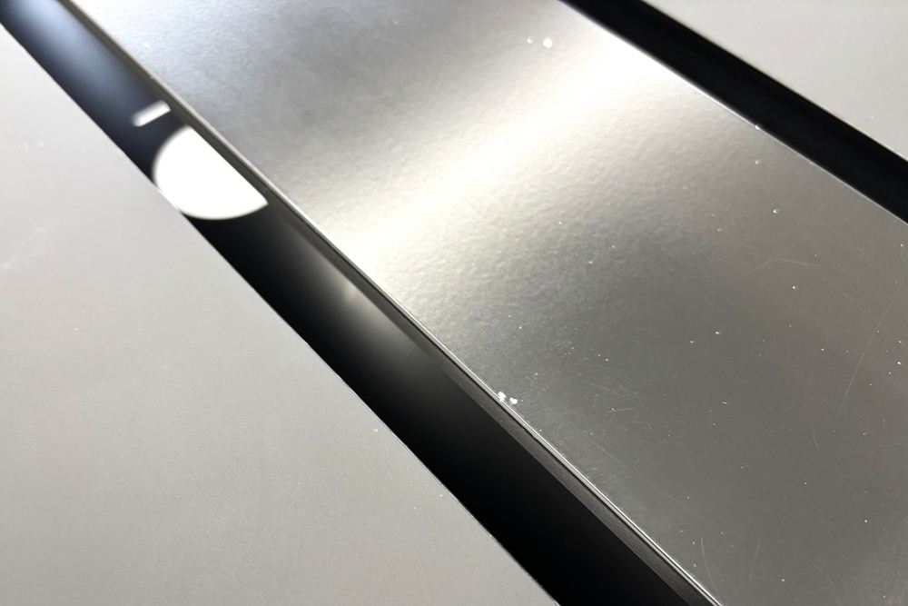 内田洋行 レムナ LEMNA 小型会議テーブル 中古 ブラック ミーティングテーブル 中古 幅2400 中古オフィス家具 2400/1200/720の画像