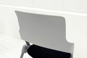 コクヨ アンフィチェア 【4脚セット】 スタッキングチェア 会議椅子 ミーティングチェア 中古オフィス家具 固定脚タイプの画像