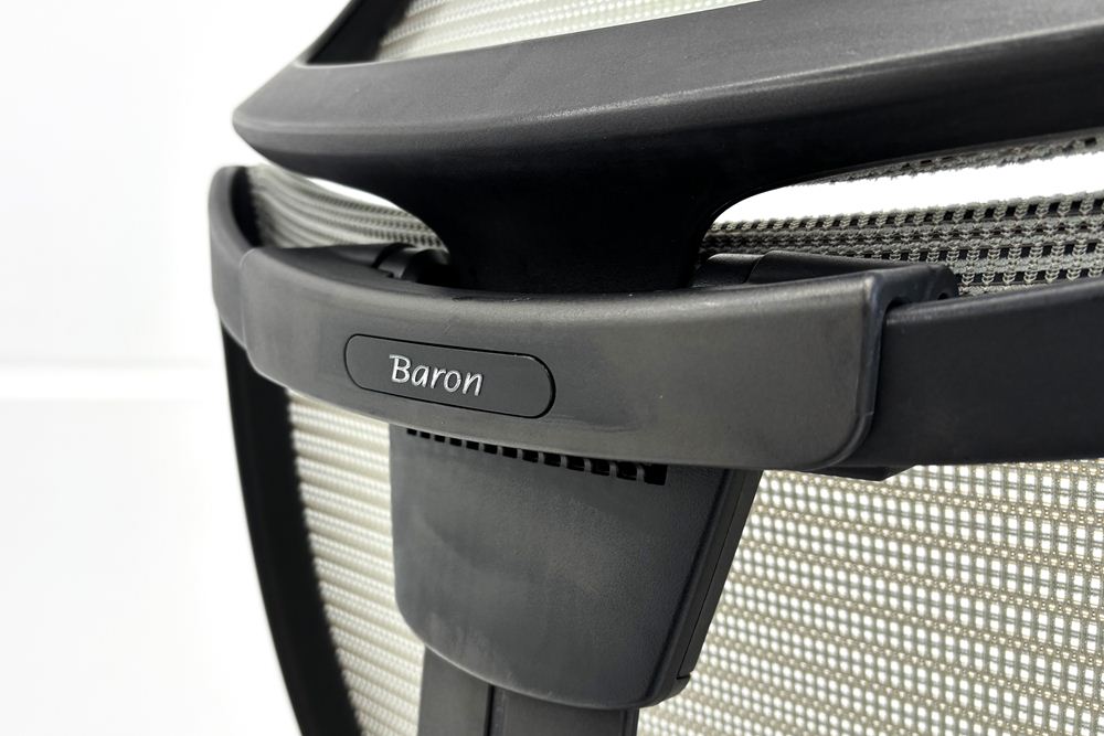 【ポリッシュ脚ピカピカ磨き有！】 オカムラ バロンチェア 中古 Baron エクストラハイバック 可動肘 中古オフィス家具 可動ヘッドレスト ライトグレーの画像
