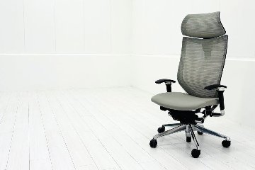 【ポリッシュ脚ピカピカ磨き有！】 オカムラ バロンチェア 中古 Baron エクストラハイバック 可動肘 中古オフィス家具 可動ヘッドレスト ライトグレーの画像
