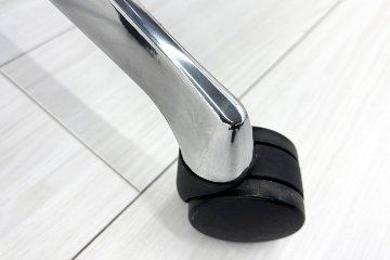 【ポリッシュ脚ピカピカ磨き有！】 オカムラ バロンチェア 中古 Baron エクストラハイバック 可動肘 中古オフィス家具 可動ヘッドレスト ライトグレーの画像