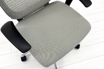 【ポリッシュ脚ピカピカ磨き有！】 オカムラ バロンチェア 中古 Baron エクストラハイバック 可動肘 中古オフィス家具 可動ヘッドレスト ライトグレーの画像
