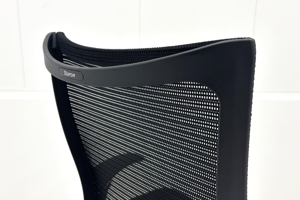 【ポリッシュ脚ピカピカ磨き有！】オカムラ バロンチェア 中古 2020年製 Baron ブラック 可動肘 ハイバック 中古オフィス家具 座クッションの画像