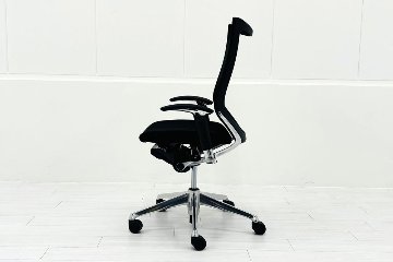 【ポリッシュ脚ピカピカ磨き有！】オカムラ バロンチェア 中古 2020年製 Baron ブラック 可動肘 ハイバック 中古オフィス家具 座クッションの画像