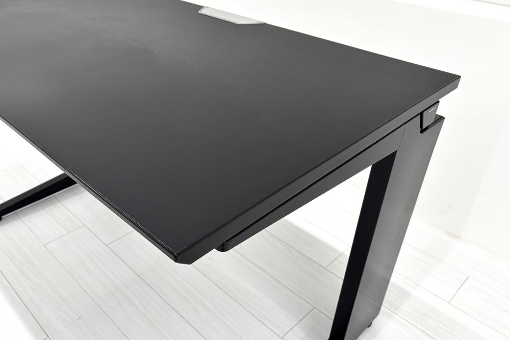オカムラ プロユニット 中古 平机 ブラック 平デスク 事務机 Pro Unit 中古オフィス家具 1200/700/720の画像