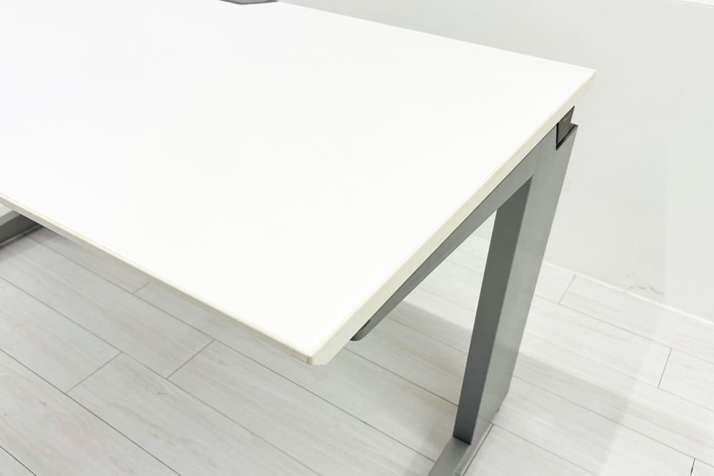 オカムラ プロユニット 中古 平机 幅1400 平デスク 事務机 Pro Unit 中古オフィス家具 1400/700/720の画像