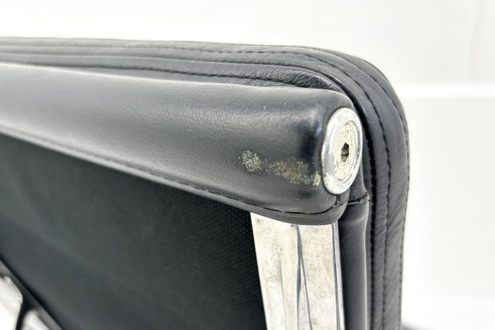 Herman Miller Eames イームズソフトパッドマネジメントチェア 中古 チャールズ&レイ・イームズ ハーマンミラー 皮革 正規品の画像