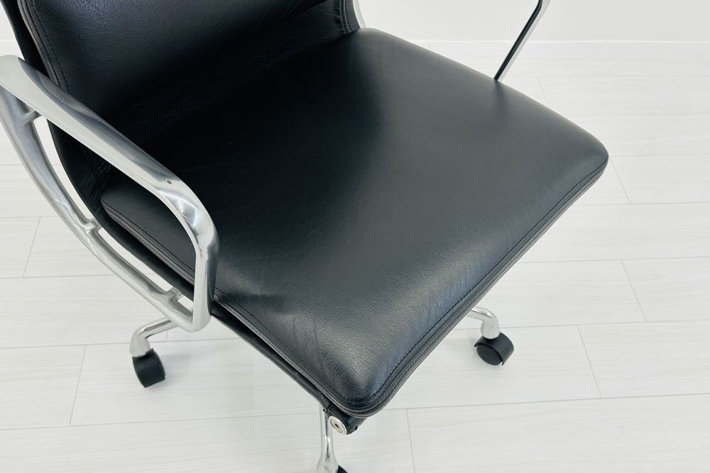 Herman Miller Eames イームズソフトパッドマネジメントチェア 中古 チャールズ&レイ・イームズ ハーマンミラー 皮革 正規品の画像