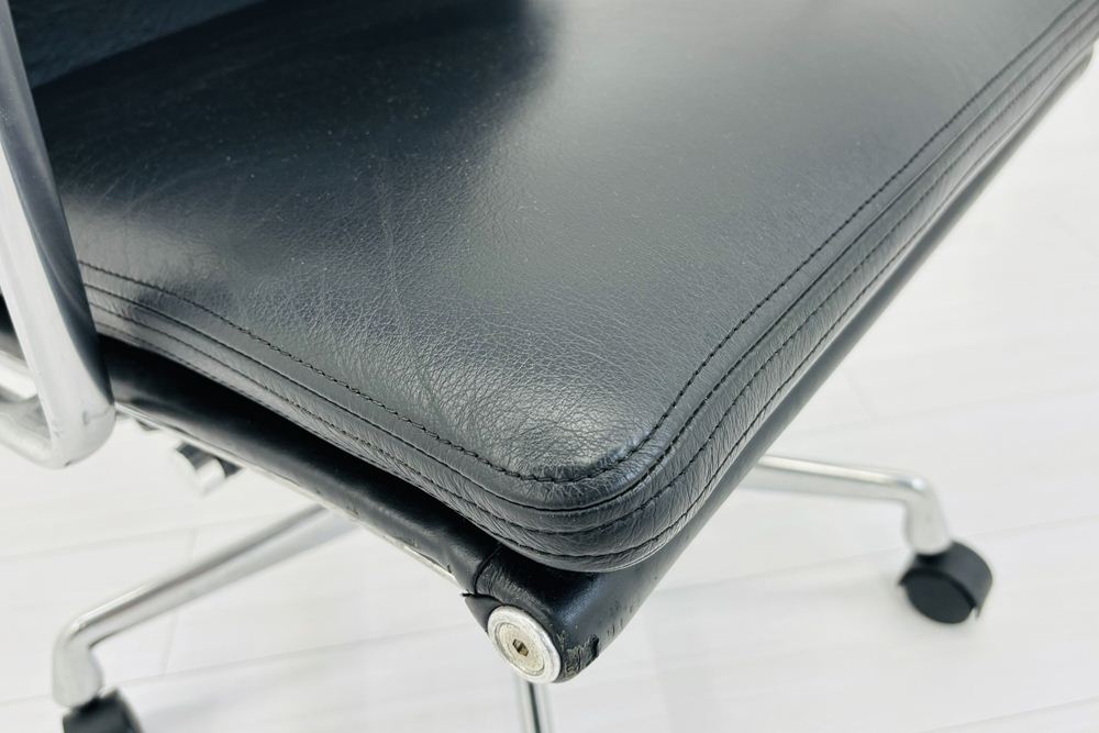 Herman Miller Eames イームズソフトパッドマネジメントチェア 中古 チャールズ&レイ・イームズ ハーマンミラー 皮革 正規品の画像
