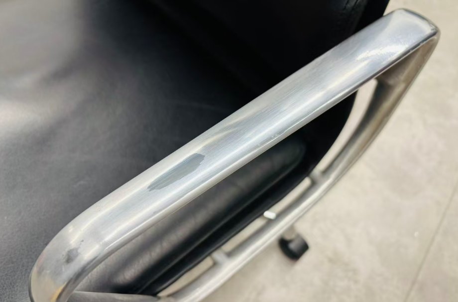 Herman Miller Eames イームズソフトパッドマネジメントチェア 中古 チャールズ&レイ・イームズ ハーマンミラー 皮革 正規品の画像