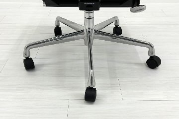 Herman Miller Eames イームズソフトパッドマネジメントチェア 中古 チャールズ&レイ・イームズ ハーマンミラー 皮革 正規品の画像
