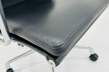 Herman Miller Eames イームズソフトパッドマネジメントチェア 中古 チャールズ&レイ・イームズ ハーマンミラー 皮革 正規品の画像
