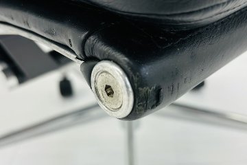 Herman Miller Eames イームズソフトパッドマネジメントチェア 中古 チャールズ&レイ・イームズ ハーマンミラー 皮革 正規品の画像