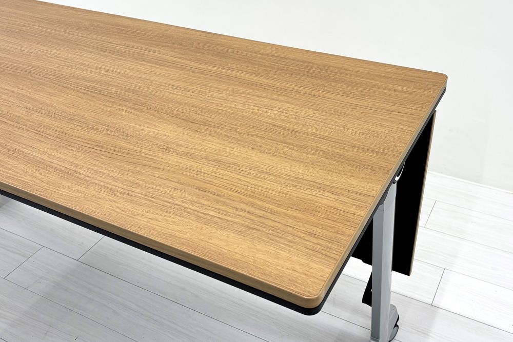 Elegasta オカムラ エレガスタ 中古 フォールディングテーブル ミーティングテーブル 折りたたみテーブル 中古オフィス家具 1500/600/720の画像