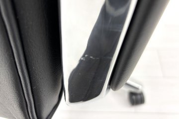 オカムラ CE(シーイー)シリーズ 2021年製 中古 ハイバック 幕板付固定肘 役員チェア エグゼクティブチェア 中古オフィス家具 ブラック 革の画像