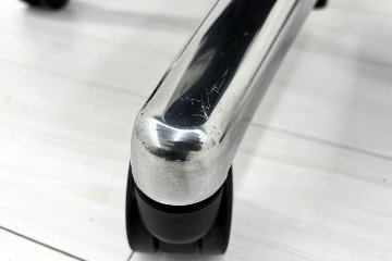 オカムラ CE(シーイー)シリーズ 2021年製 中古 ハイバック 幕板付固定肘 役員チェア エグゼクティブチェア 中古オフィス家具 ブラック 革の画像