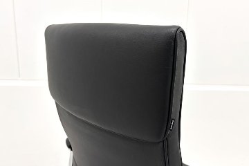 オカムラ CE(シーイー)シリーズ 2021年製 中古 ハイバック 幕板付固定肘 役員チェア エグゼクティブチェア 中古オフィス家具 ブラック 革の画像