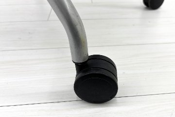 【4脚セット】 オカムラ グラータチェア 中古 ネスティングチェア ミーティングチェア 肘無 中古オフィス家具 レッドの画像