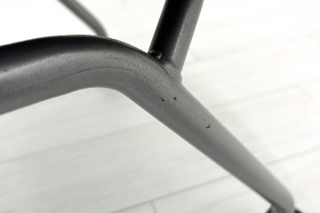 オカムラ グラータチェア 中古 ネスティングチェア ミーティングチェア 肘無 中古オフィス家具 レッドの画像
