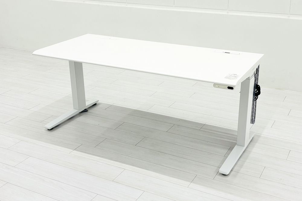 オカムラ スイフト 電動昇降デスク 中古 ホワイト 幅1550 中古オフィス家具 1550/675/650～1250の画像