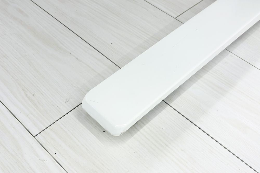 オカムラ スイフト 電動昇降デスク 中古 ホワイト 幅1550 中古オフィス家具 1550/675/650～1250の画像