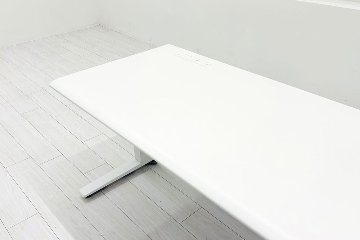 オカムラ スイフト 電動昇降デスク 中古 ホワイト 幅1550 中古オフィス家具 1550/675/650～1250の画像
