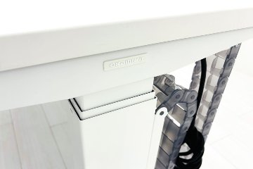 オカムラ スイフト 電動昇降デスク 中古 ホワイト 幅1550 中古オフィス家具 1550/675/650～1250の画像