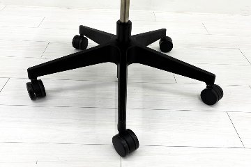 イトーキ プラオチェア 中古 2021年製 肘なし アップルグリーン 中古オフィス家具 オフィスチェアの画像