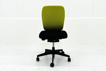 イトーキ プラオチェア 中古 2021年製 肘なし アップルグリーン 中古オフィス家具 オフィスチェアの画像