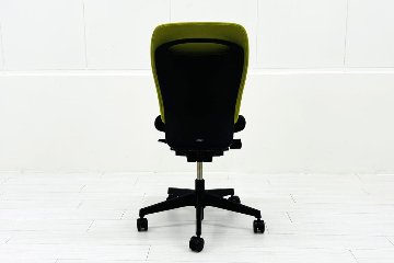 イトーキ プラオチェア 中古 2021年製 肘なし アップルグリーン 中古オフィス家具 オフィスチェアの画像