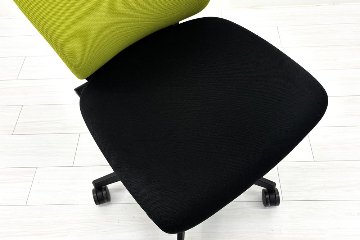 イトーキ プラオチェア 中古 2021年製 肘なし アップルグリーン 中古オフィス家具 オフィスチェアの画像