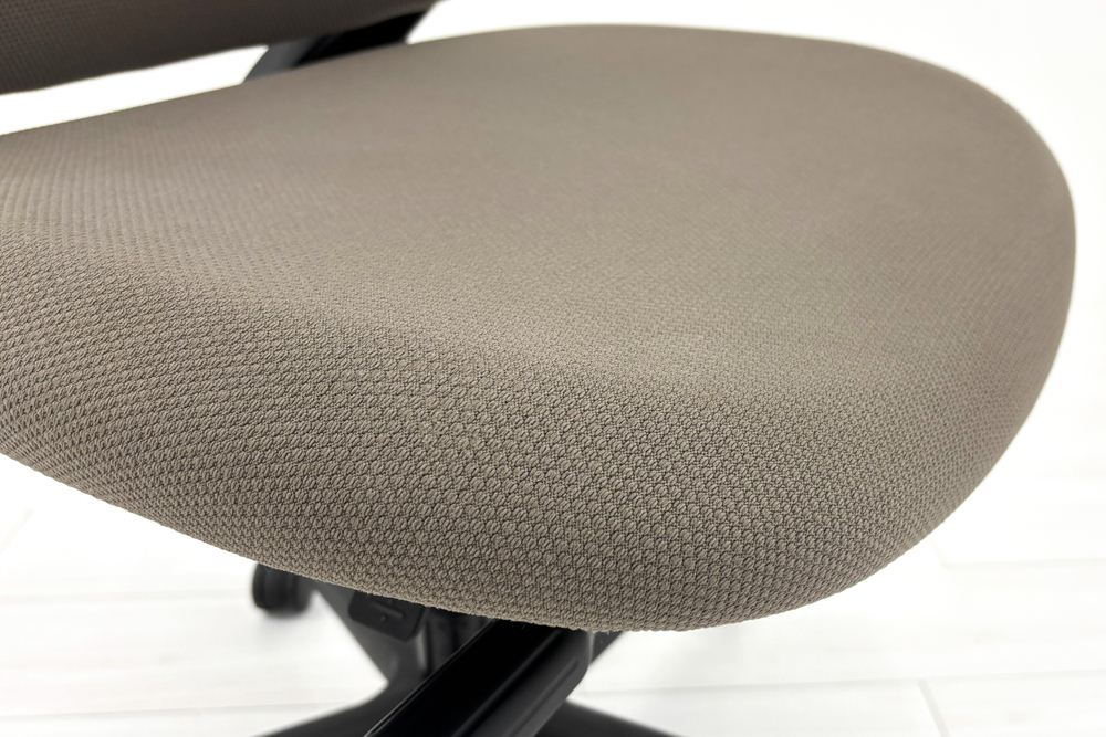 コクヨ ミトラチェア 2024年製 中古 スタンダードバック ミトラ2 KOKUYO 背メッシュ 肘無 中古事務椅子 中古オフィス家具 ソフトベージュの画像