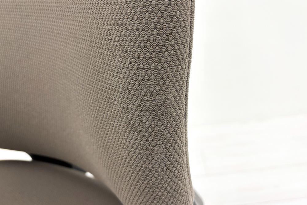 コクヨ ミトラチェア 2024年製 中古 スタンダードバック ミトラ2 KOKUYO 背メッシュ 肘無 中古事務椅子 中古オフィス家具 ソフトベージュの画像