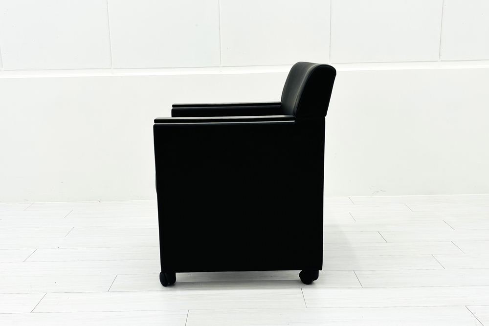 オカムラ 応接椅子 中古 2025年製 8346WA ミーティングチェア 【4脚セット】 多目的チェア 中古オフィス家具 ブラックの画像